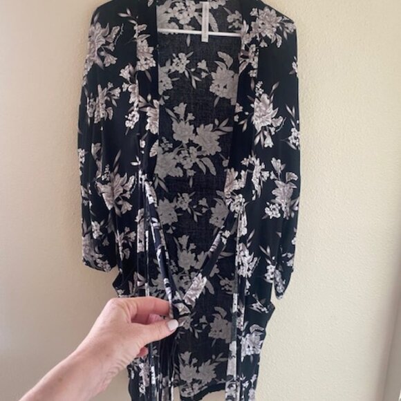 Strategic Gangster Kimono Style Robe/Top - Picture 3 of 3